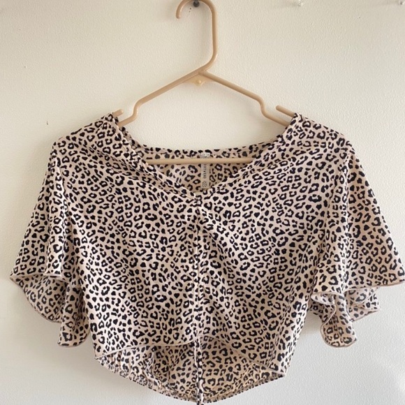 Drawstring Leopard Top - Picture 2 of 3